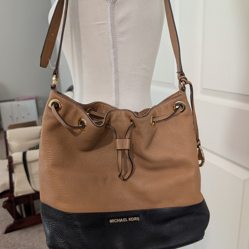 Michael Kors Tan and Black Leather Shoulder Bag With Wallet And Dustbag